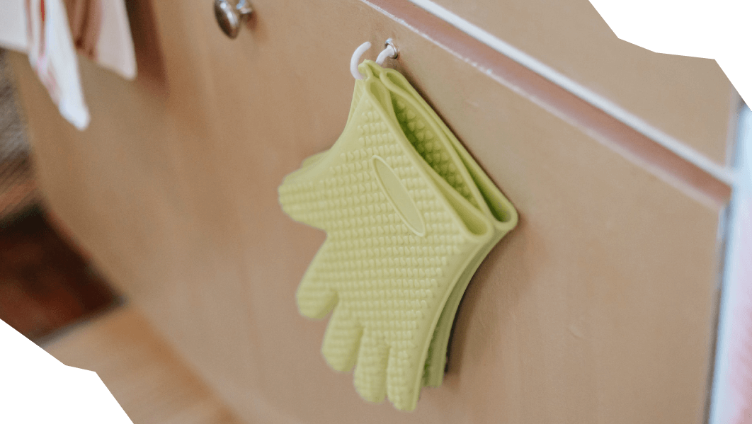 A pair of silicone kitchen gloves